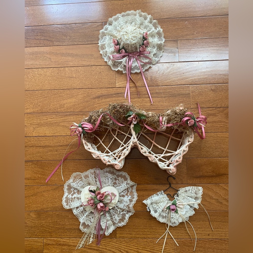4 Beige and Pink wall decorations